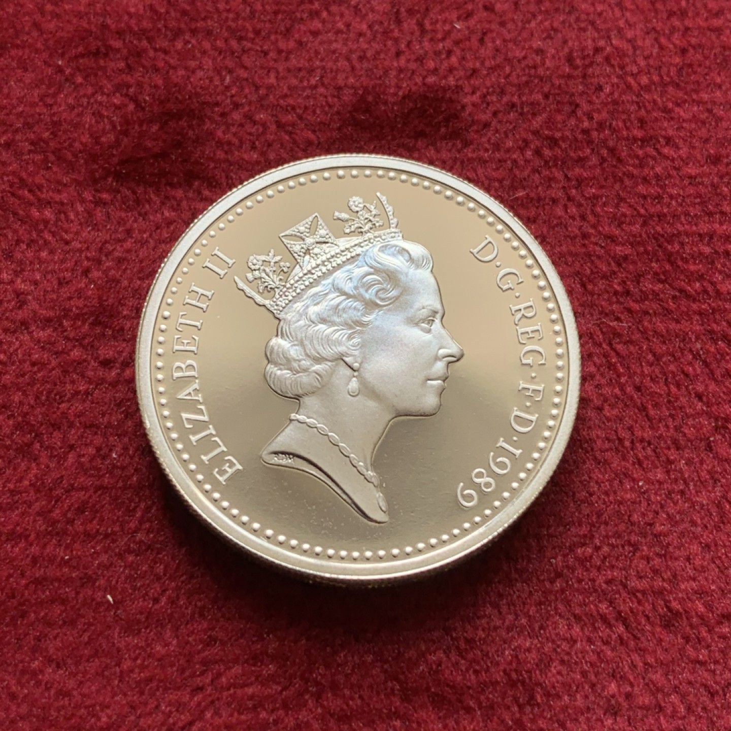 《竞宝斋》第68场-本周日，周一，周四.3场连拍（全场不限金额包邮） 英国1磅原盒精制银币，苏格兰蓟，1989年。