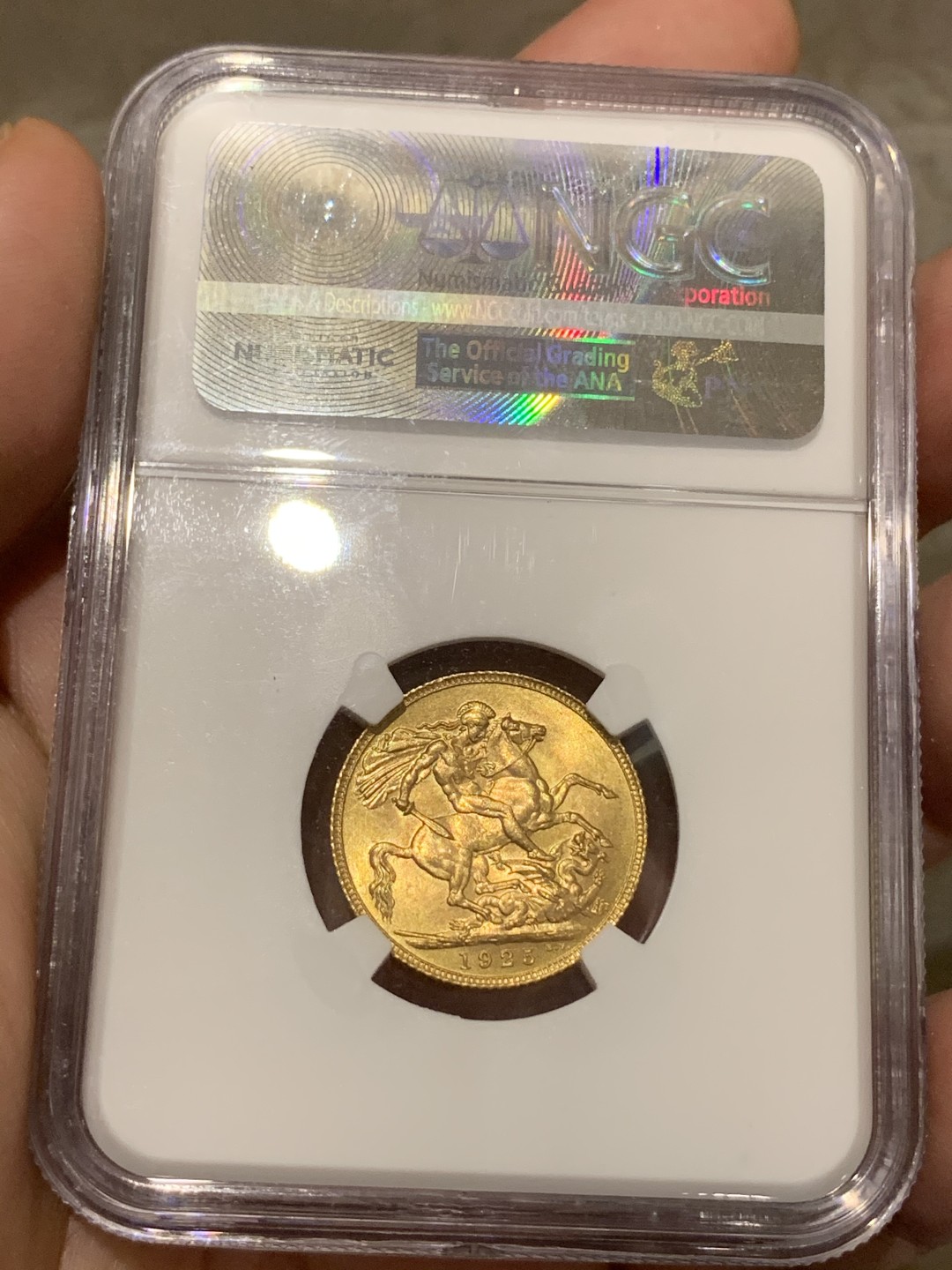 《竞宝斋》第68场-本周日，周一，周四.3场连拍（全场不限金额包邮） NGC MS66 英国1925年乔治五世1索维林 金币 高分少见 特色标签