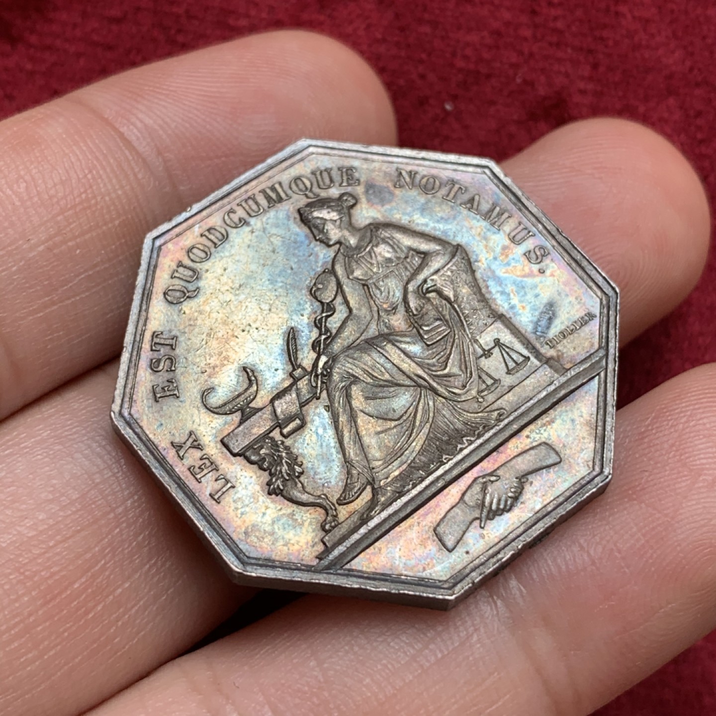 《竞宝斋》第68场-本周日，周一，周四.3场连拍（全场不限金额包邮） 法国公平女神八角银代币 原味好品深五彩包浆 早期手指铭银标 33.5毫米 17.7克