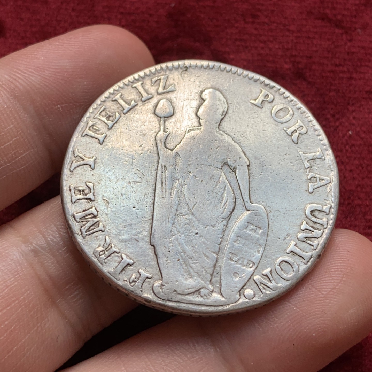 《竞宝斋》第68场-本周日，周一，周四.3场连拍（全场不限金额包邮） 秘鲁 1840年 站人款 8R 大银币 标准重量为27克 这枚重26.7克 磨损比较大，还有磕碰，边见图 包真