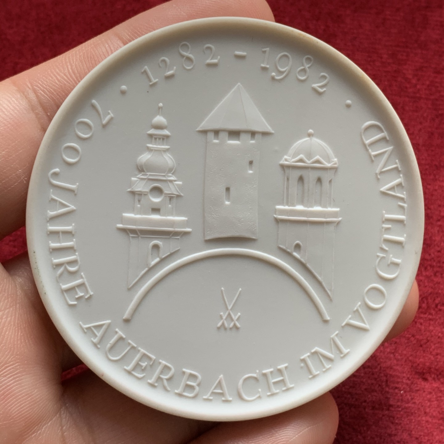 《竞宝斋》第68场-本周日，周一，周四.3场连拍（全场不限金额包邮） 德国奥尔巴赫建城700周年白色超大陶章，65mm，1982年。