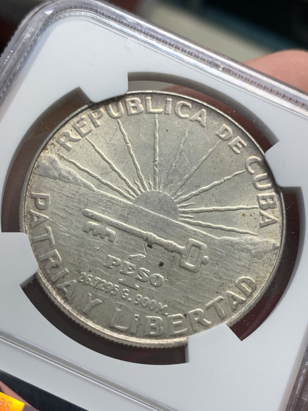 《竞宝斋》第68场-本周日，周一，周四.3场连拍（全场不限金额包邮） NGC-UNC 古巴 1953年 马丁百年纪念 1比索大银币 这枚有清晰真的看不出