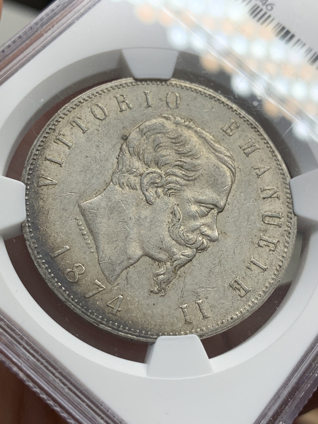 《竞宝斋》第68场-本周日，周一，周四.3场连拍（全场不限金额包邮） NGC-MS61 意大利 1874年 5里拉  银币 淡彩老包浆