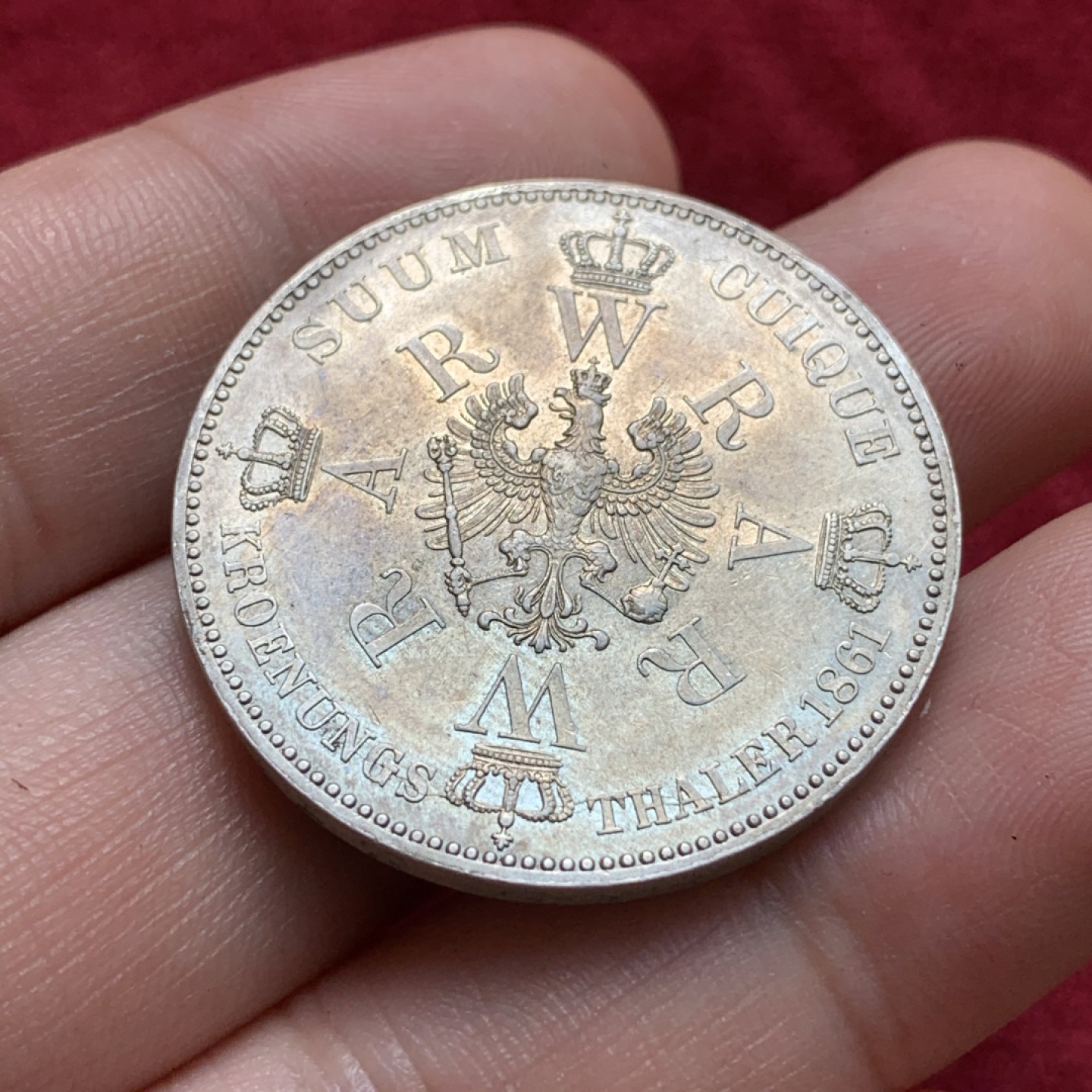 《竞宝斋》第68场-本周日，周一，周四.3场连拍（全场不限金额包邮） 德国1861年 普鲁士威廉一世加冕纪念1泰勒 状态不错的毛衣泰勒