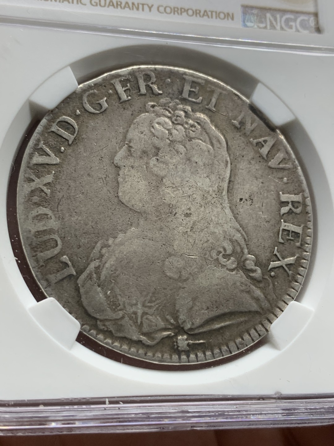 《竞宝斋》第68场-本周日，周一，周四.3场连拍（全场不限金额包邮） 唯一冠军分 NGC-VF25 法国亚眠 1731-年 路易十五 1埃居大银币 非常稀少的厂名