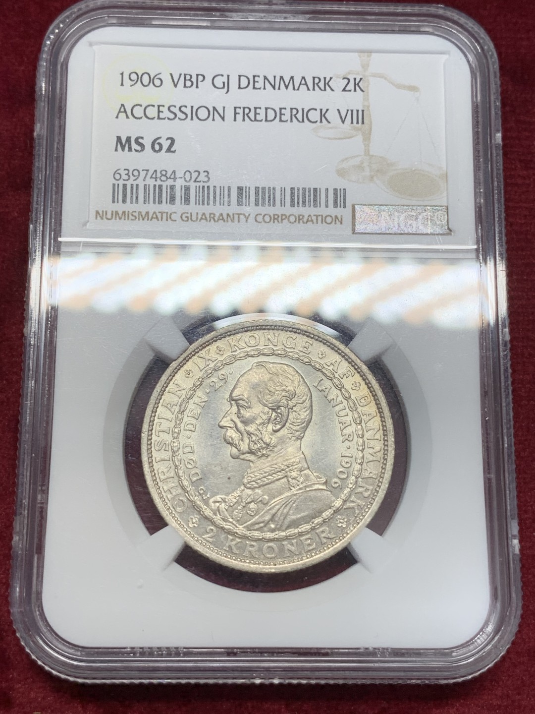 《竞宝斋》第68场-本周日，周一，周四.3场连拍（全场不限金额包邮） NGC-MS62 丹麦 1906年 2克朗 弗雷德里克八世继位纪念 与克里斯蒂安九世双人像 银币