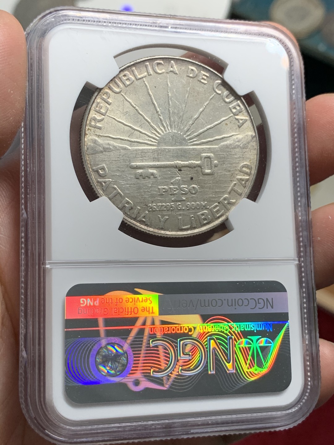 《竞宝斋》第68场-本周日，周一，周四.3场连拍（全场不限金额包邮） NGC-UNC 古巴 1953年 马丁百年纪念 1比索大银币 这枚有清晰真的看不出