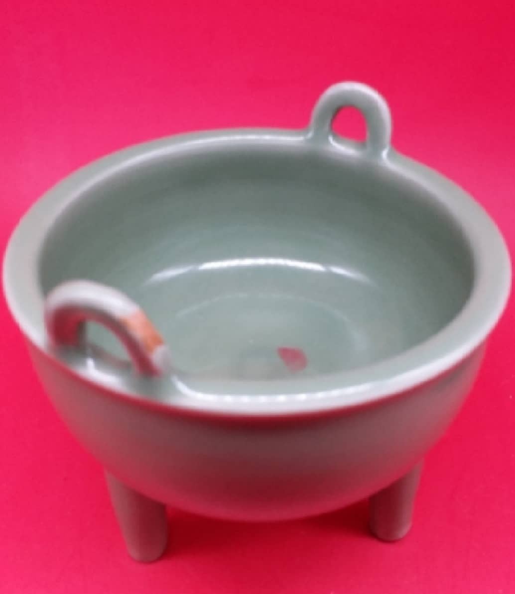 龙泉粉青鼎式炉