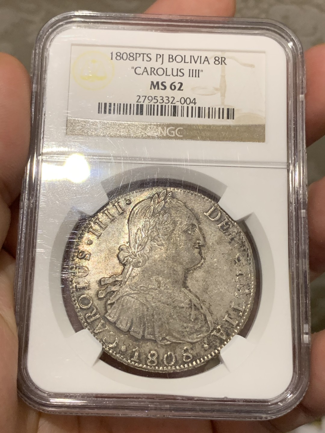 《竞宝斋》第68场-本周日，周一，周四.3场连拍（全场不限金额包邮） NGC MS62 1808年西属玻利维亚卡洛斯四世8R双柱银币 深灰色老包浆，打的又正又深，城堡的砖都看的一清二楚，西属币玩的就是打制