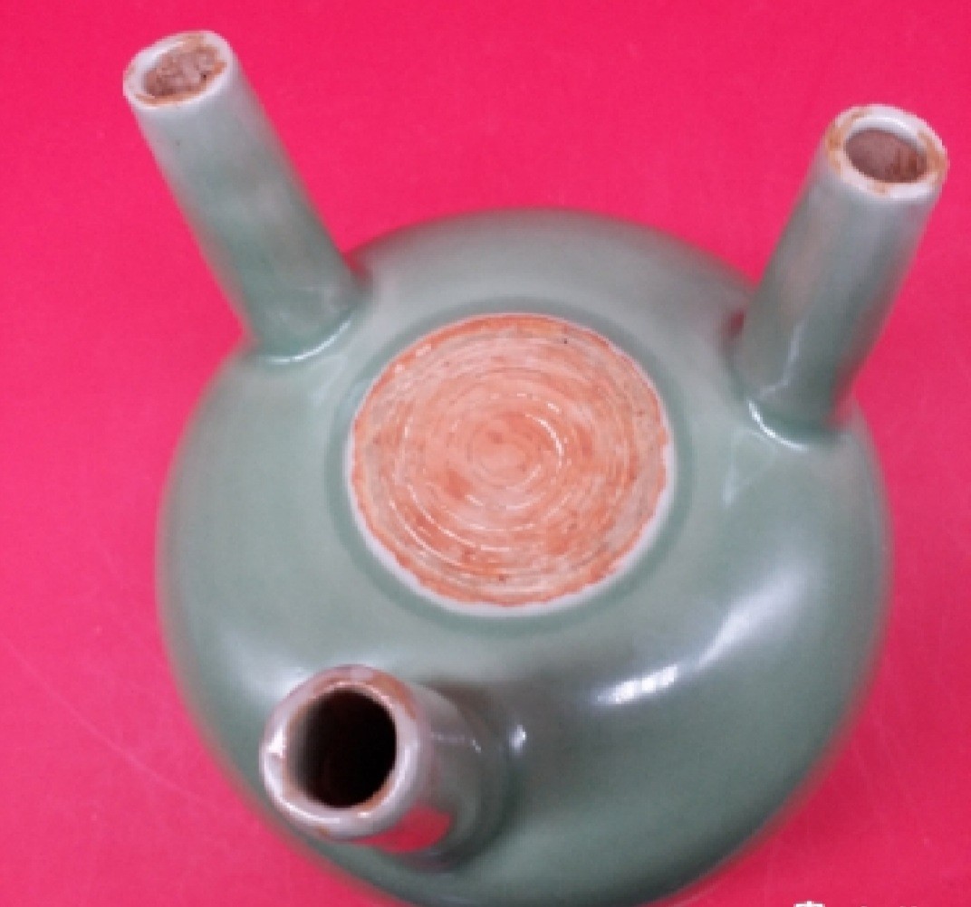 龙泉粉青鼎式炉