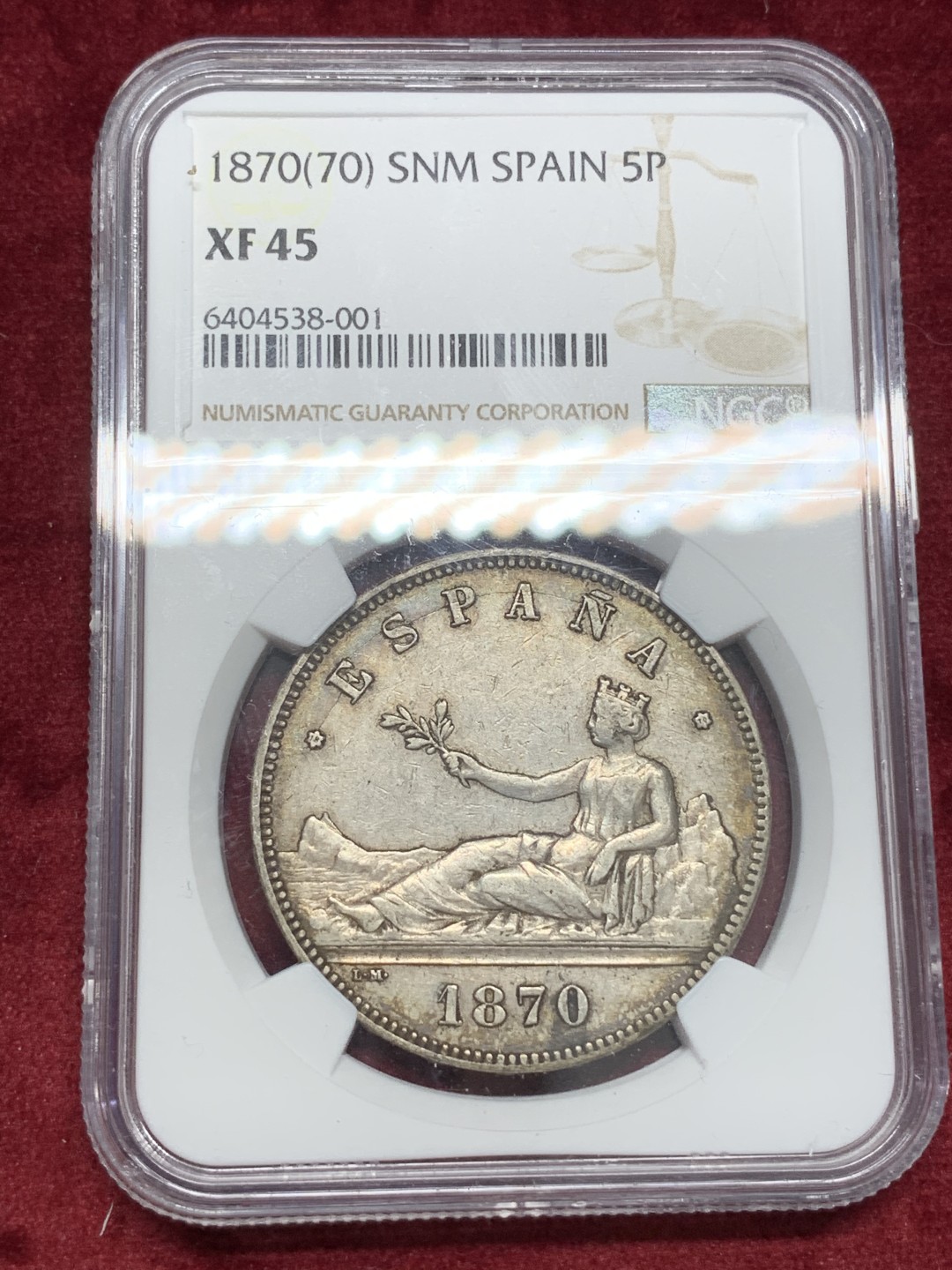 《竞宝斋》第68场-本周日，周一，周四.3场连拍（全场不限金额包邮） NGC-45 西班牙 1870年 坐人拿花 5比塞塔双柱银币 带点环彩包浆 非常难得的味道