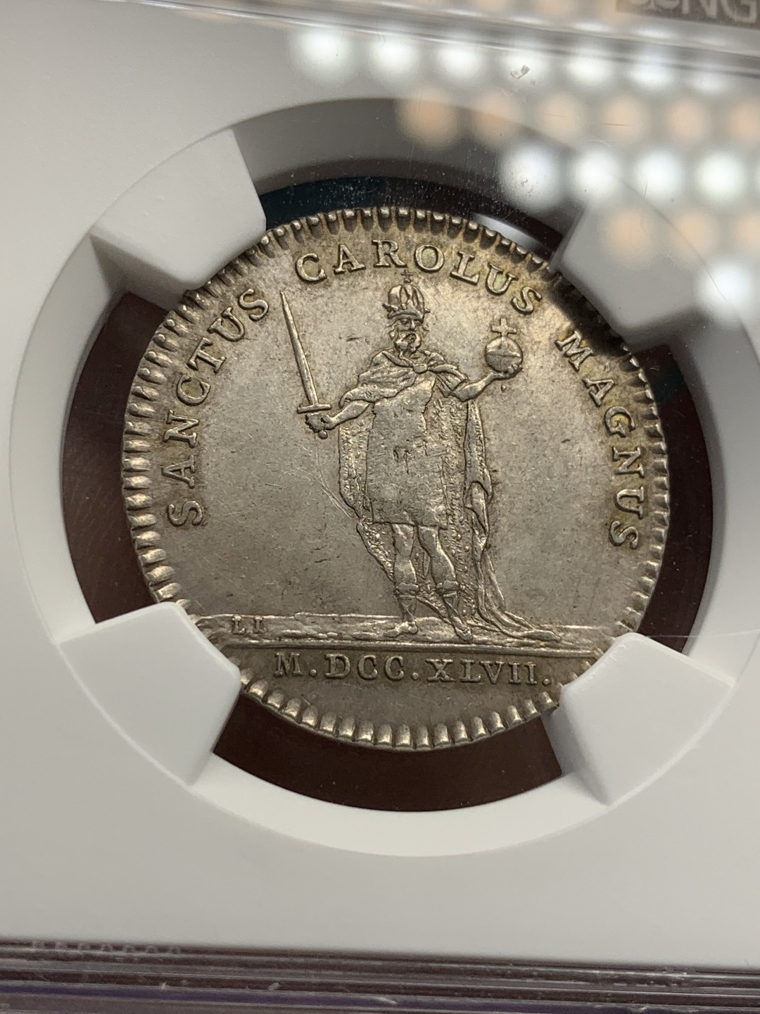 《竞宝斋》第68场-本周日，周一，周四.3场连拍（全场不限金额包邮） NGC MS62 法国 1747年 巴黎大学 圆形银质代币 人物清晰 背面PL感十足