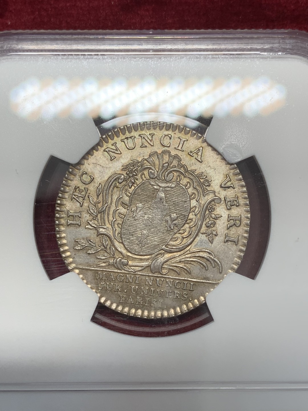 《竞宝斋》第68场-本周日，周一，周四.3场连拍（全场不限金额包邮） NGC MS62 法国 1747年 巴黎大学 圆形银质代币 人物清晰 背面PL感十足