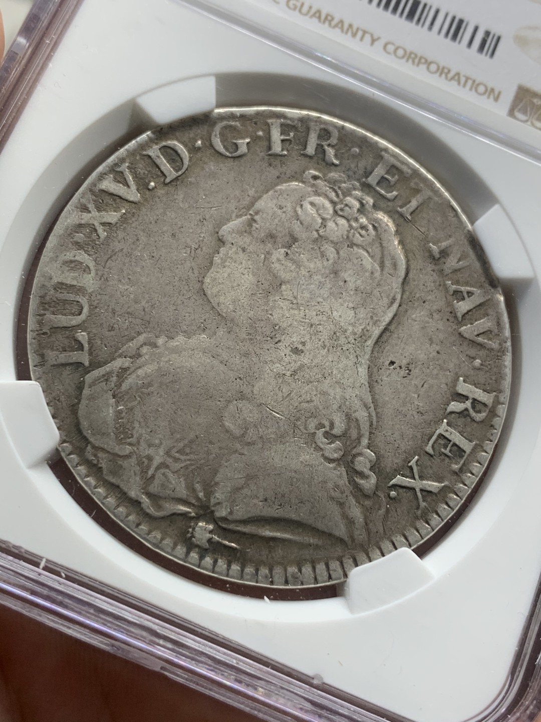 《竞宝斋》第68场-本周日，周一，周四.3场连拍（全场不限金额包邮） 唯一冠军分 NGC-VF25 法国亚眠 1731-年 路易十五 1埃居大银币 非常稀少的厂名