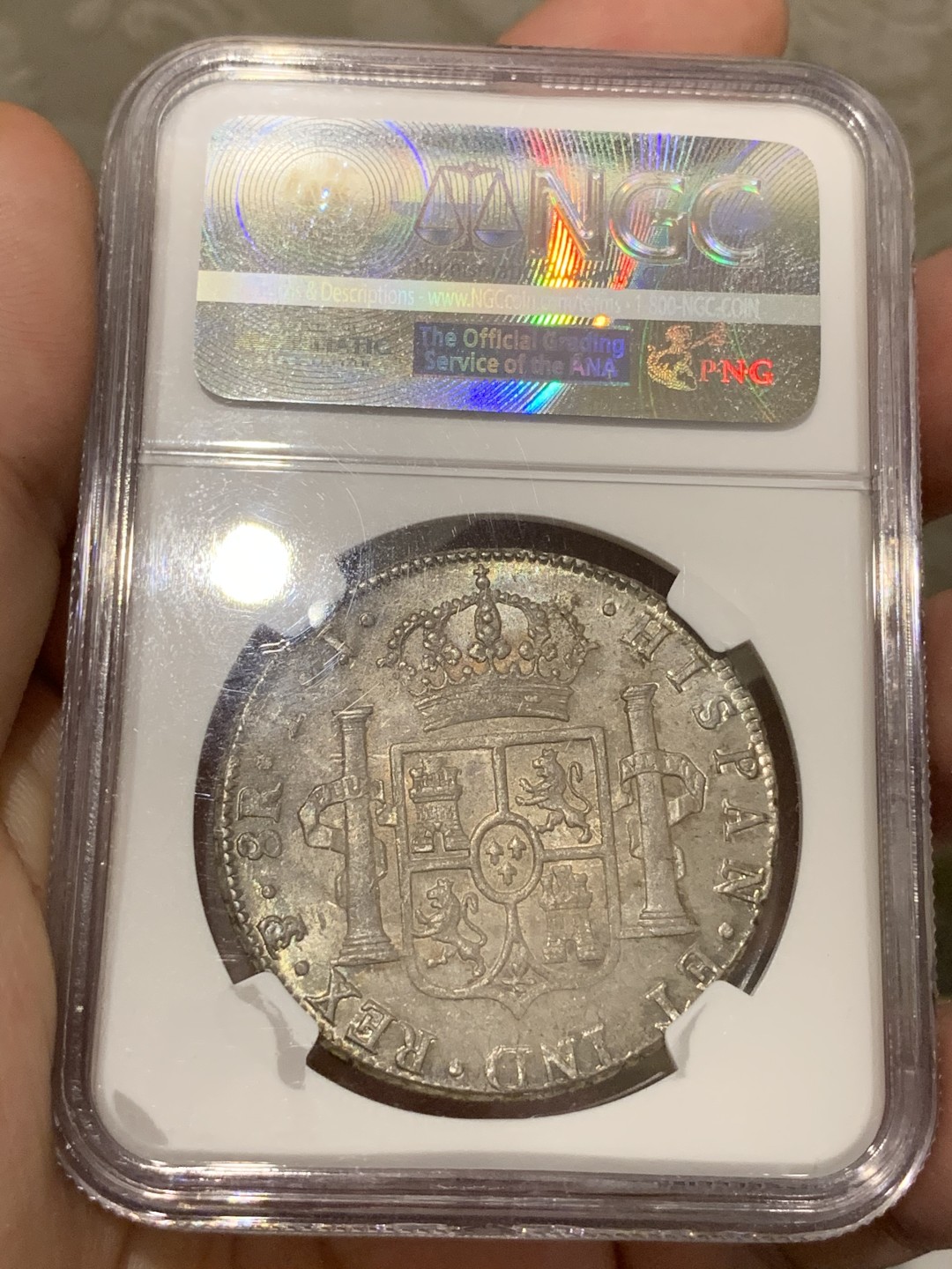 《竞宝斋》第68场-本周日，周一，周四.3场连拍（全场不限金额包邮） NGC MS62 1808年西属玻利维亚卡洛斯四世8R双柱银币 深灰色老包浆，打的又正又深，城堡的砖都看的一清二楚，西属币玩的就是打制