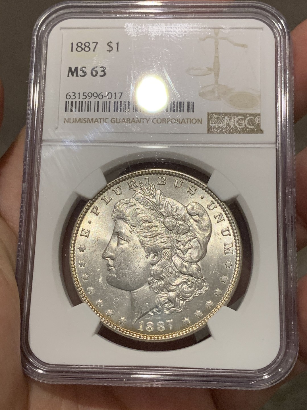 《竞宝斋》第68场-本周日，周一，周四.3场连拍（全场不限金额包邮） NGC-MS63美国1887年摩根银币 卷首币鹰面满五彩