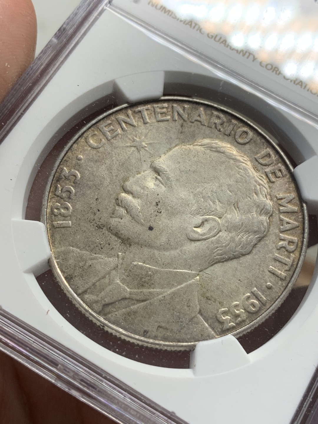 《竞宝斋》第68场-本周日，周一，周四.3场连拍（全场不限金额包邮） NGC-UNC 古巴 1953年 马丁百年纪念 1比索大银币 这枚有清晰真的看不出