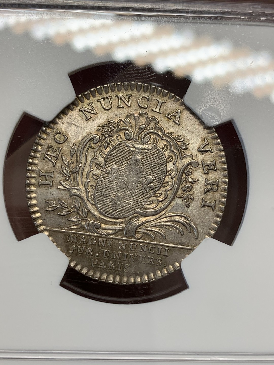 《竞宝斋》第68场-本周日，周一，周四.3场连拍（全场不限金额包邮） NGC MS62 法国 1747年 巴黎大学 圆形银质代币 人物清晰 背面PL感十足