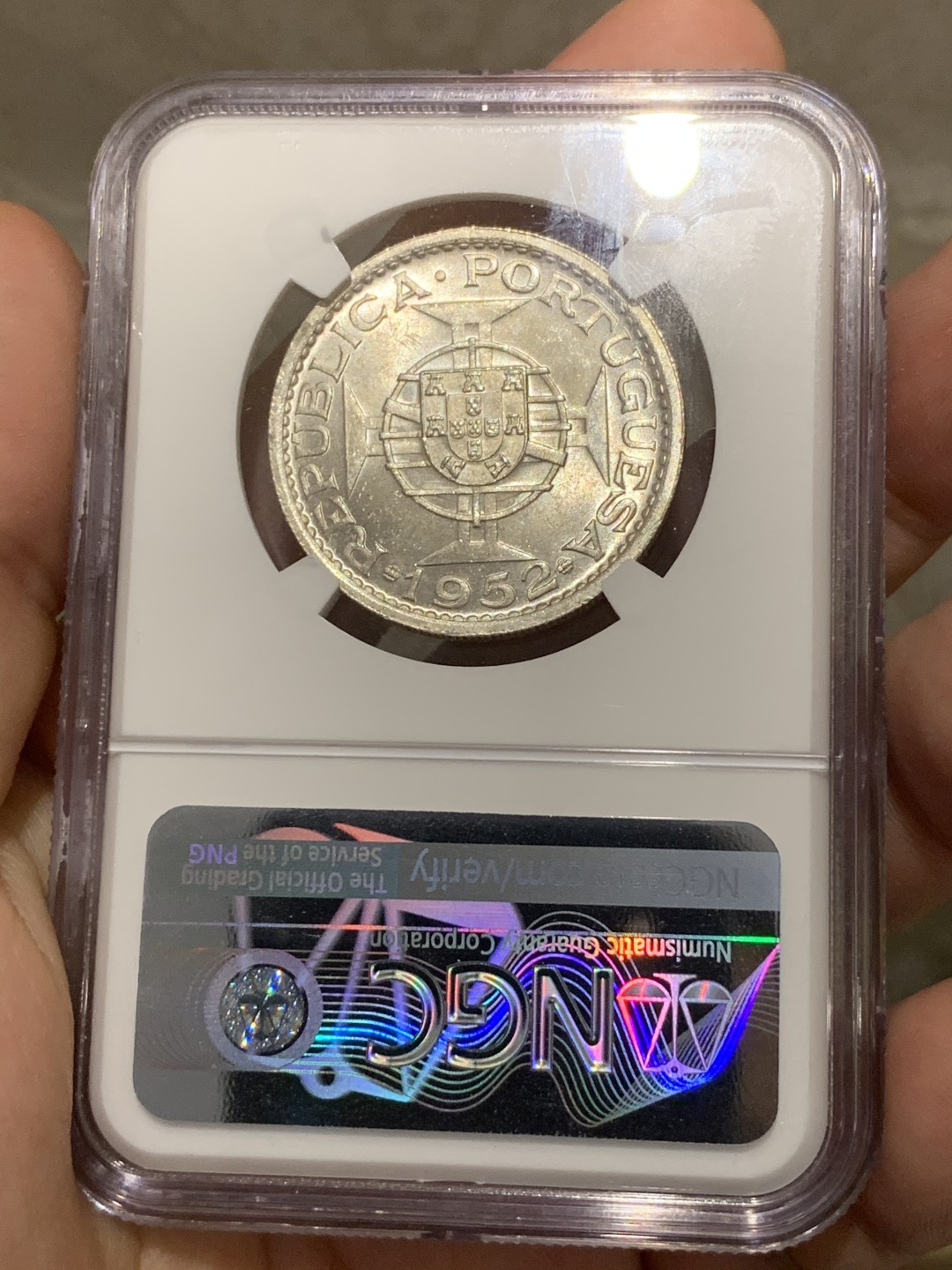 《竞宝斋》第68场-本周日，周一，周四.3场连拍（全场不限金额包邮） NGC MS63 1952年澳门5元银币 早期加厚版本