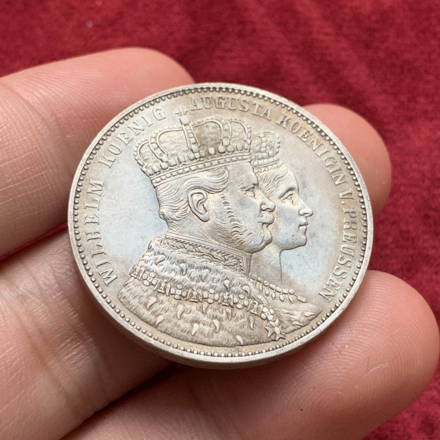 《竞宝斋》第68场-本周日，周一，周四.3场连拍（全场不限金额包邮） 德国1861年 普鲁士威廉一世加冕纪念1泰勒 状态不错的毛衣泰勒