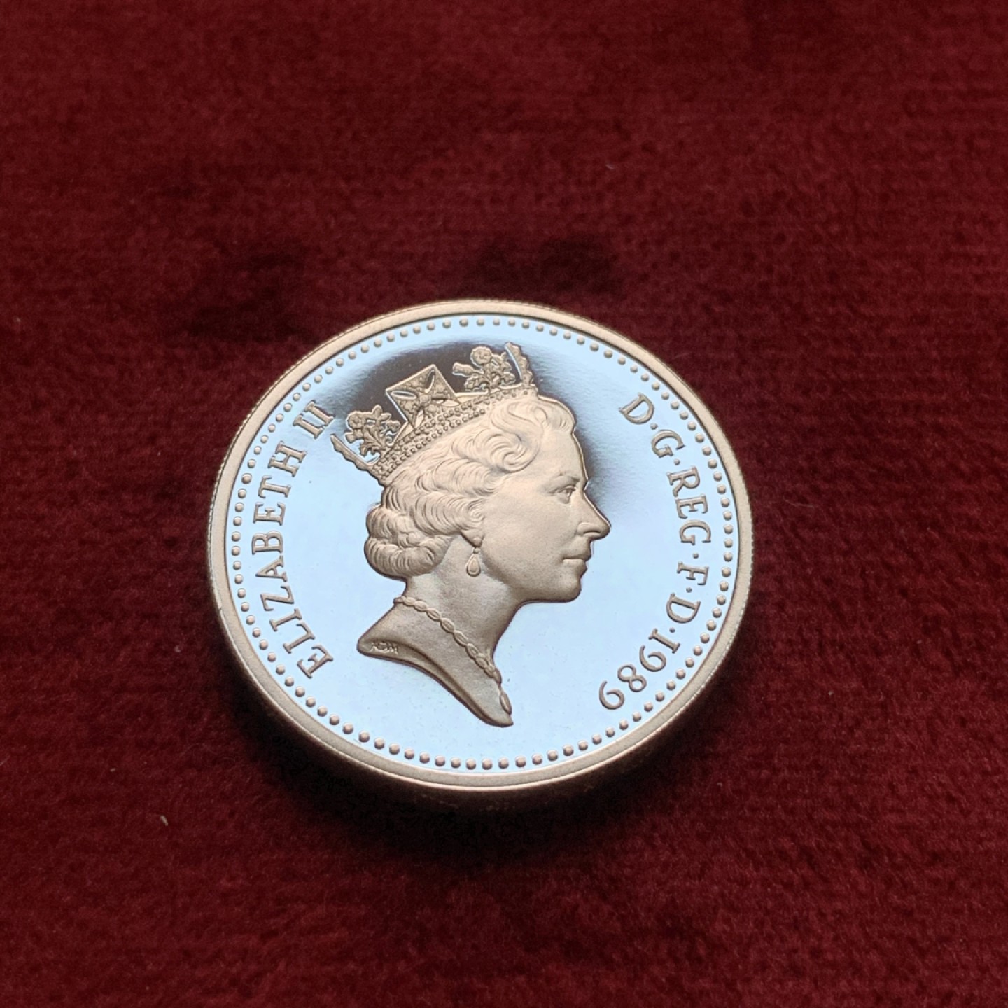 《竞宝斋》第68场-本周日，周一，周四.3场连拍（全场不限金额包邮） 英国1磅原盒精制银币，苏格兰蓟，1989年。