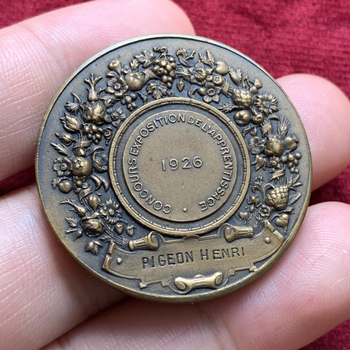 《竞宝斋》第68场-本周日，周一，周四.3场连拍（全场不限金额包邮） 法国 1926年 长辫子 铜章 21.8克 36.4直径 铜边铭