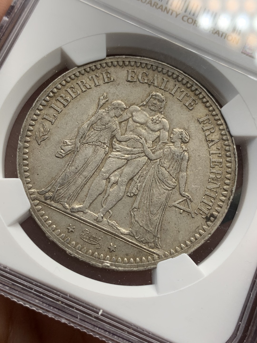 《竞宝斋》第68场-本周日，周一，周四.3场连拍（全场不限金额包邮） NCG AU55 法国 1873年大力神五法郎银币 好品相带转光