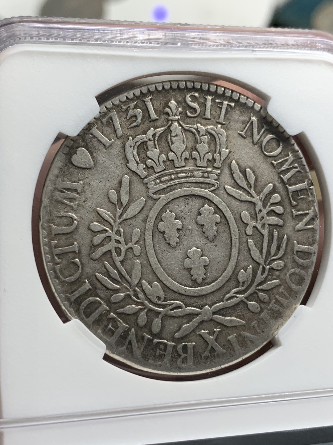 《竞宝斋》第68场-本周日，周一，周四.3场连拍（全场不限金额包邮） 唯一冠军分 NGC-VF25 法国亚眠 1731-年 路易十五 1埃居大银币 非常稀少的厂名