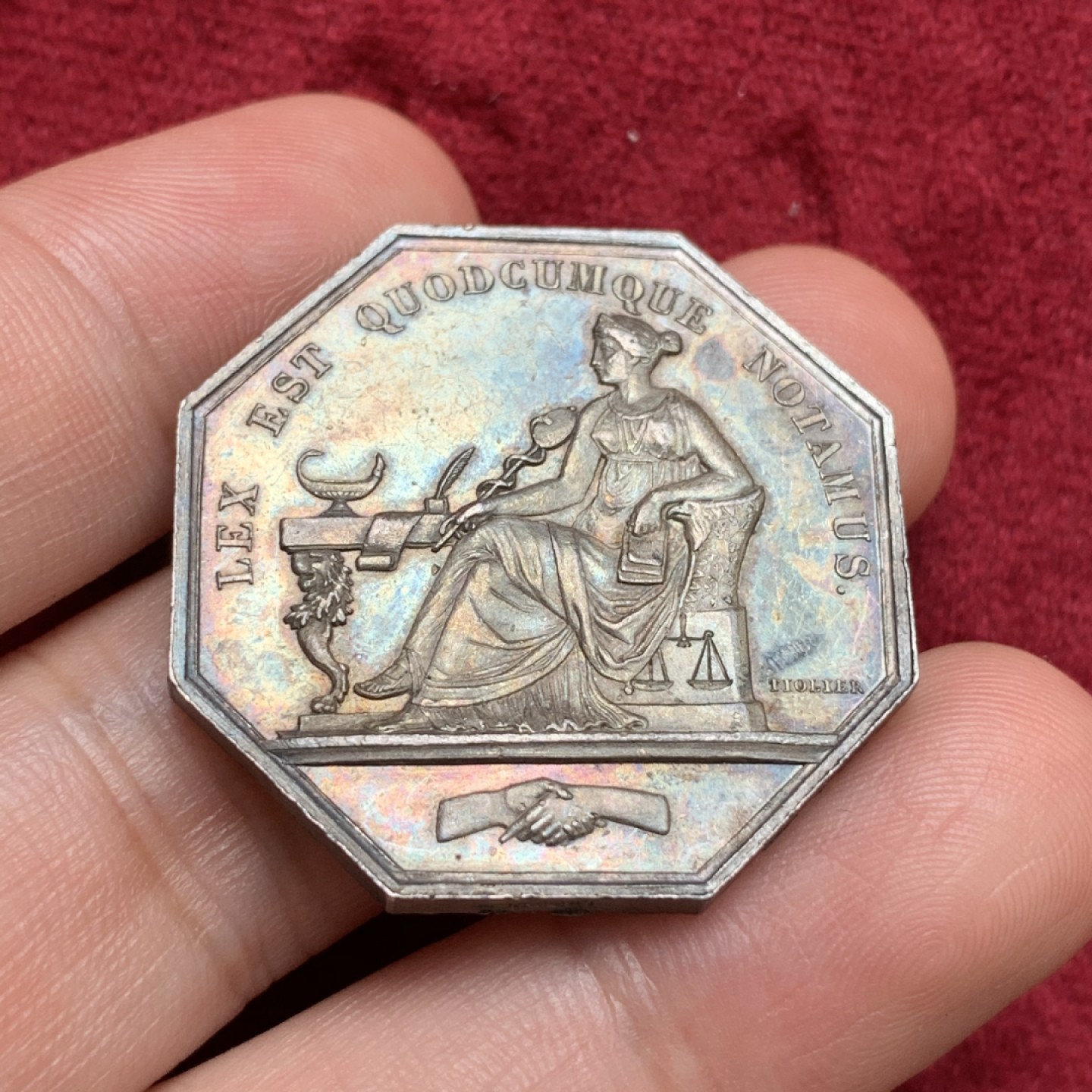 《竞宝斋》第68场-本周日，周一，周四.3场连拍（全场不限金额包邮） 法国公平女神八角银代币 原味好品深五彩包浆 早期手指铭银标 33.5毫米 17.7克