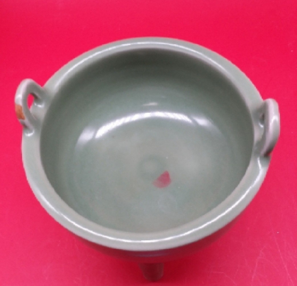 龙泉粉青鼎式炉