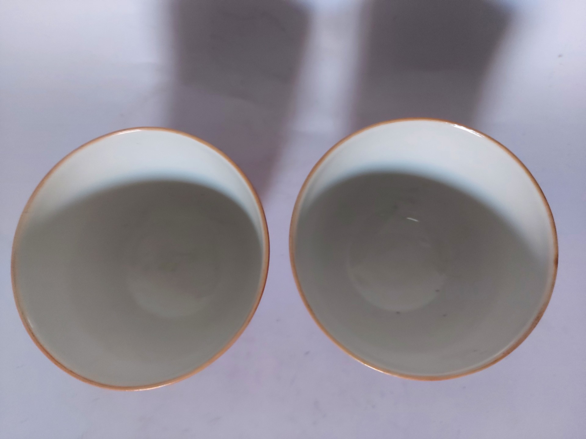 晚清红釉描金杯一对