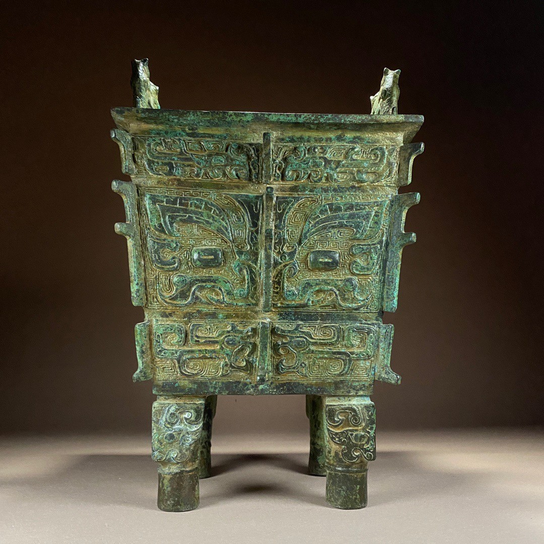 旧藏一商青铜器“兽面纹方鼎”