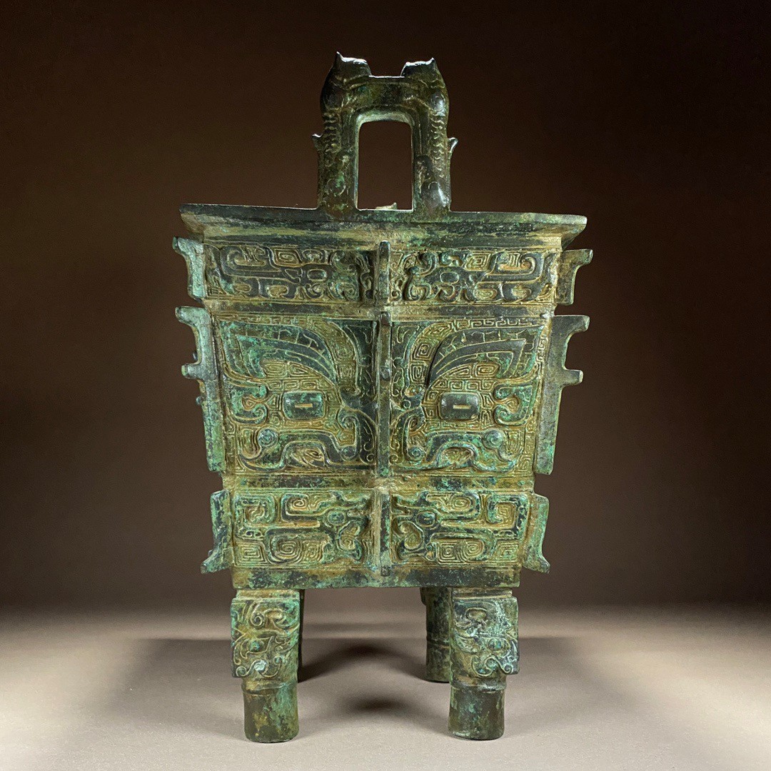 旧藏一商青铜器“兽面纹方鼎”