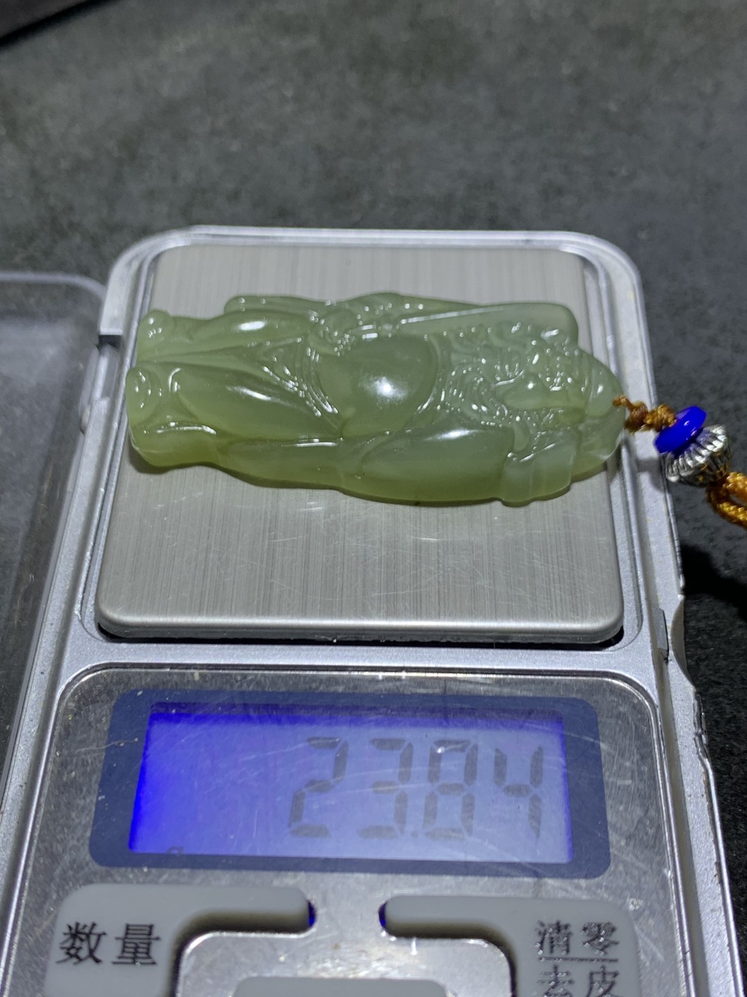 天然青海料和田玉雕刻钟馗一个，