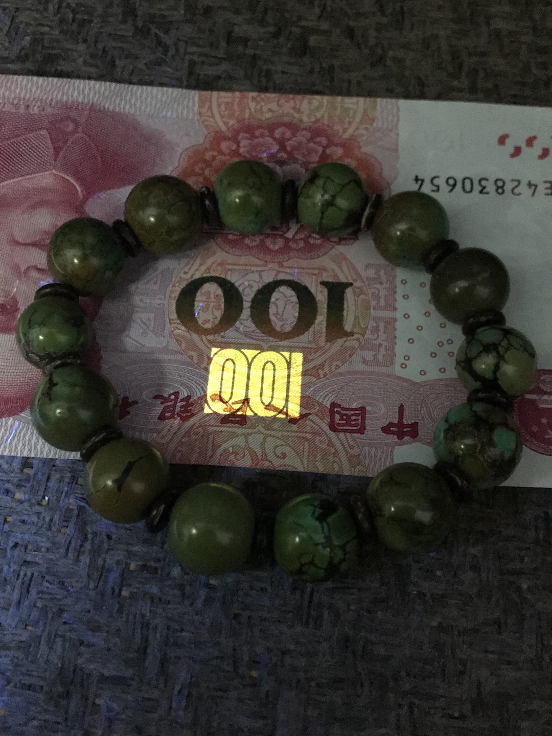 十堰原矿三无高瓷老军绿网花绿松石手串一条，