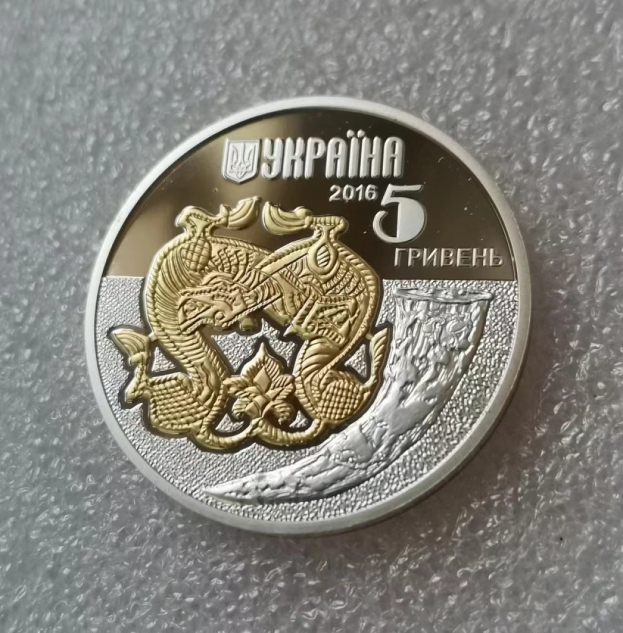 瓶子🏺第45期拍卖会 乌克兰2016年珍稀动物狼系精制银币（盒证）