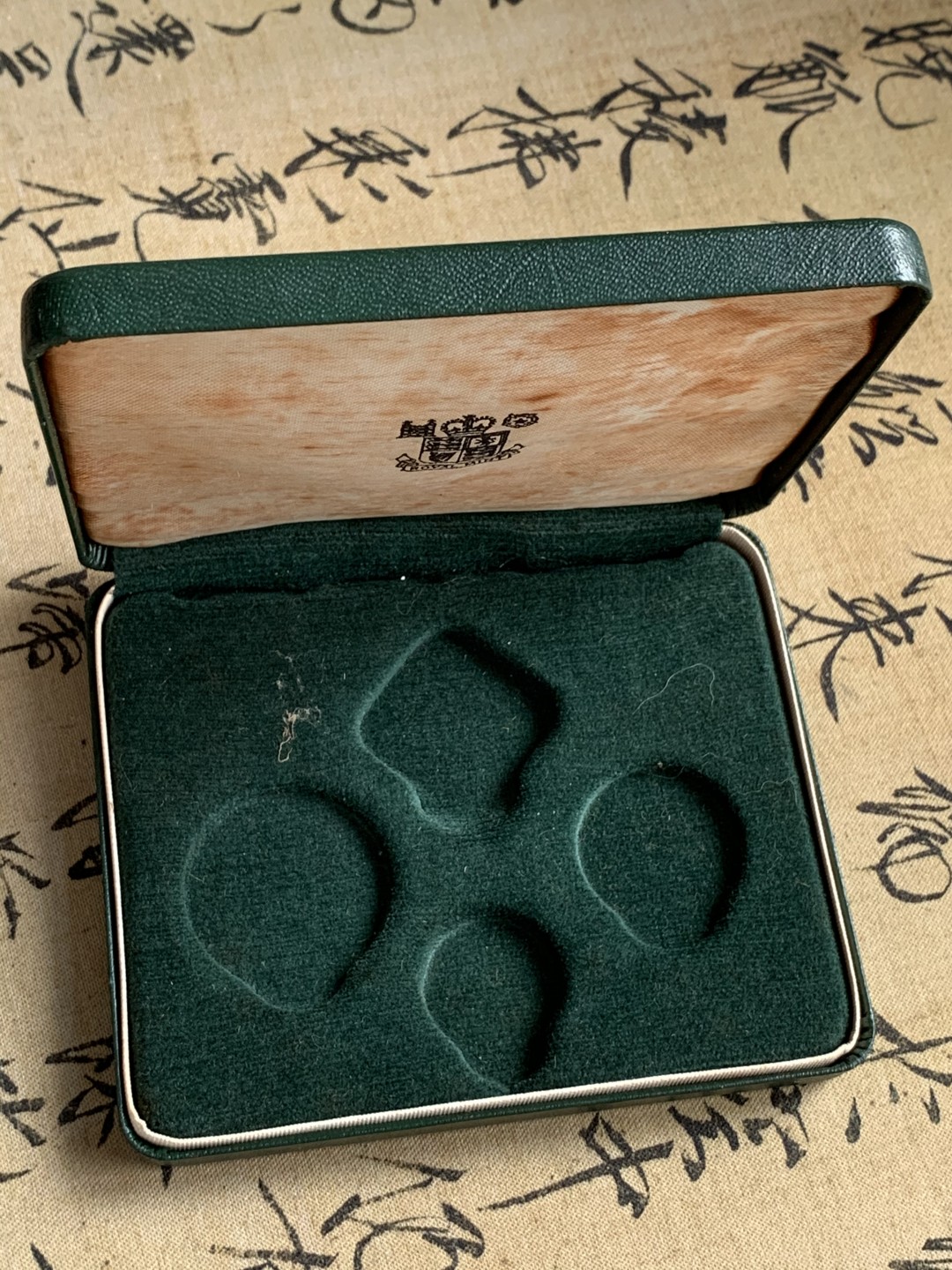 《竞宝斋》第69场-本周日，周一，周四.3场连拍（全场不限金额包邮） 1966年 根西（英国） 4枚装 精致币 盒装