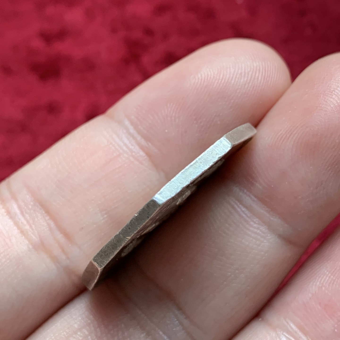 《竞宝斋》第69场-本周日，周一，周四.3场连拍（全场不限金额包邮） 法国1851年保险互助协会握手八角银章 29mm，8.1克，无边铭