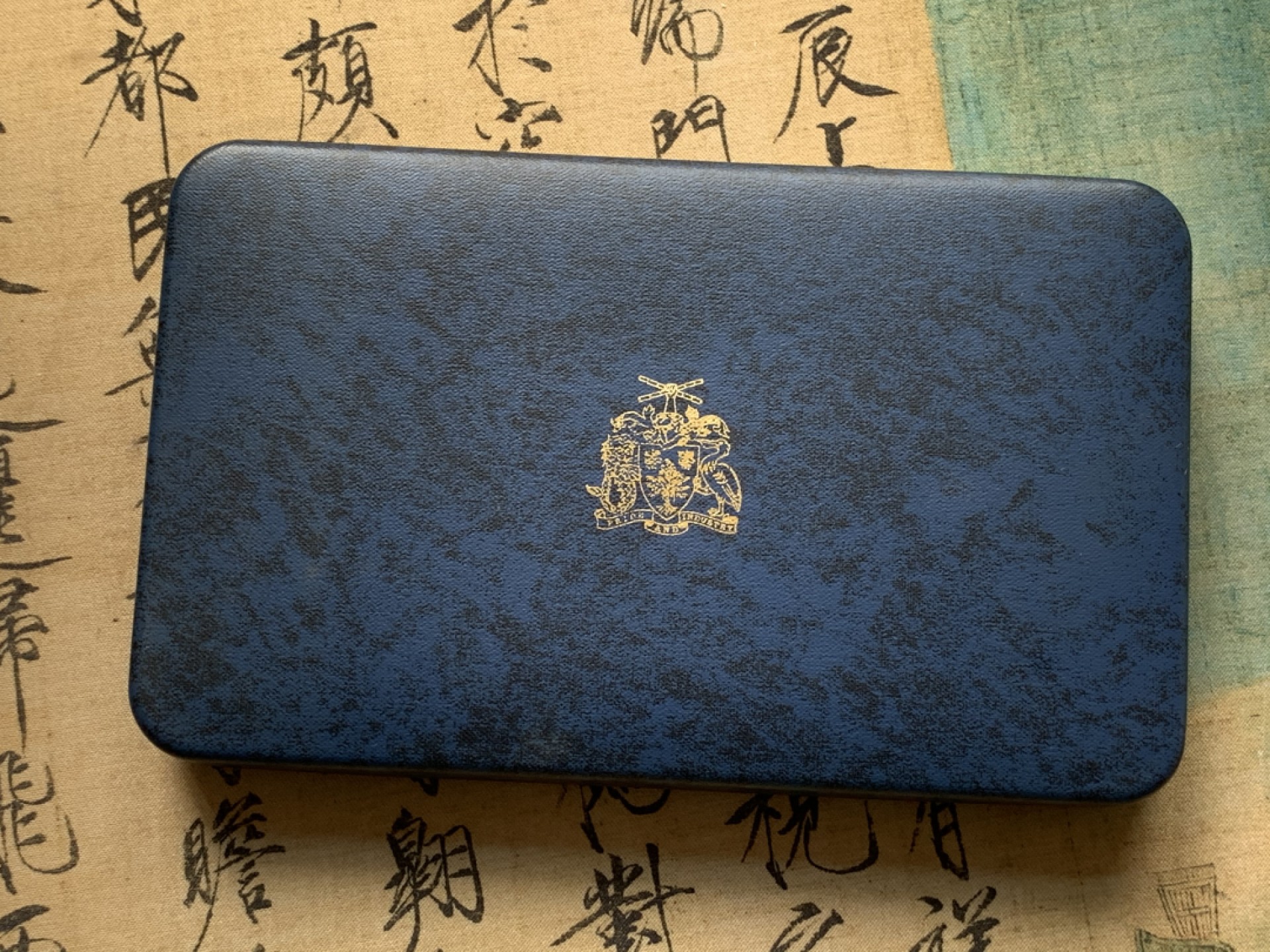 《竞宝斋》第69场-本周日，周一，周四.3场连拍（全场不限金额包邮） 1973年 巴巴多斯 8枚装 2枚银币 31.10+37.90 盒证全