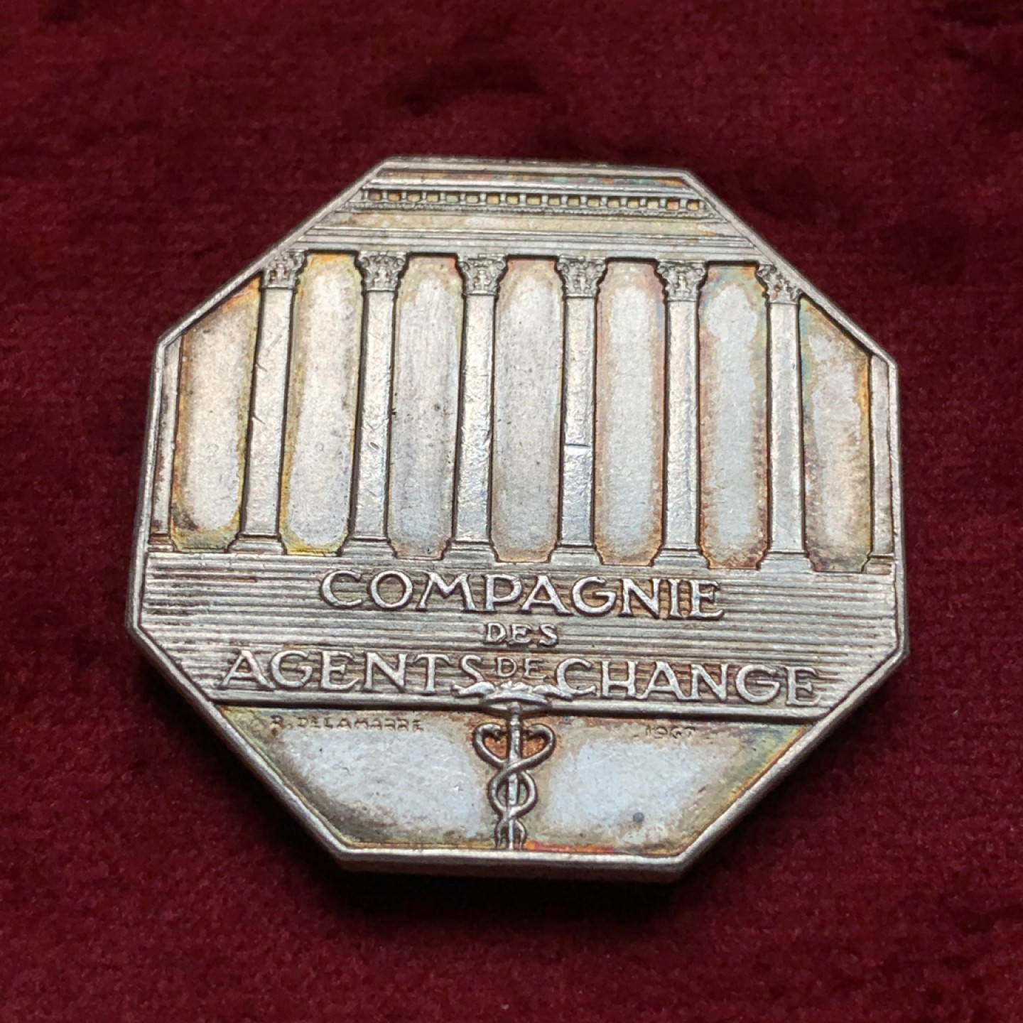 《竞宝斋》第69场-本周日，周一，周四.3场连拍（全场不限金额包邮） 法国1967年巴黎股票经纪人公司八角银章 33mm，21.3克，丰饶角边铭