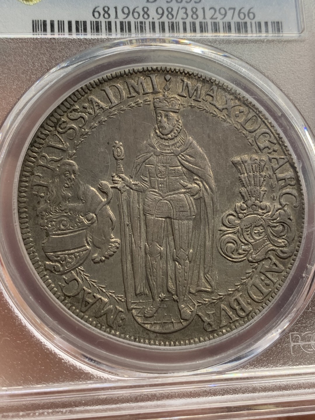 《竞宝斋》第69场-本周日，周一，周四.3场连拍（全场不限金额包邮） PCGS UNC 1613/2年条顿骑士团泰勒 大热品种，背面的骑士盾徽极美，铁灰色包浆，如果背面6点位置没有那两划 可惜了，高价品种