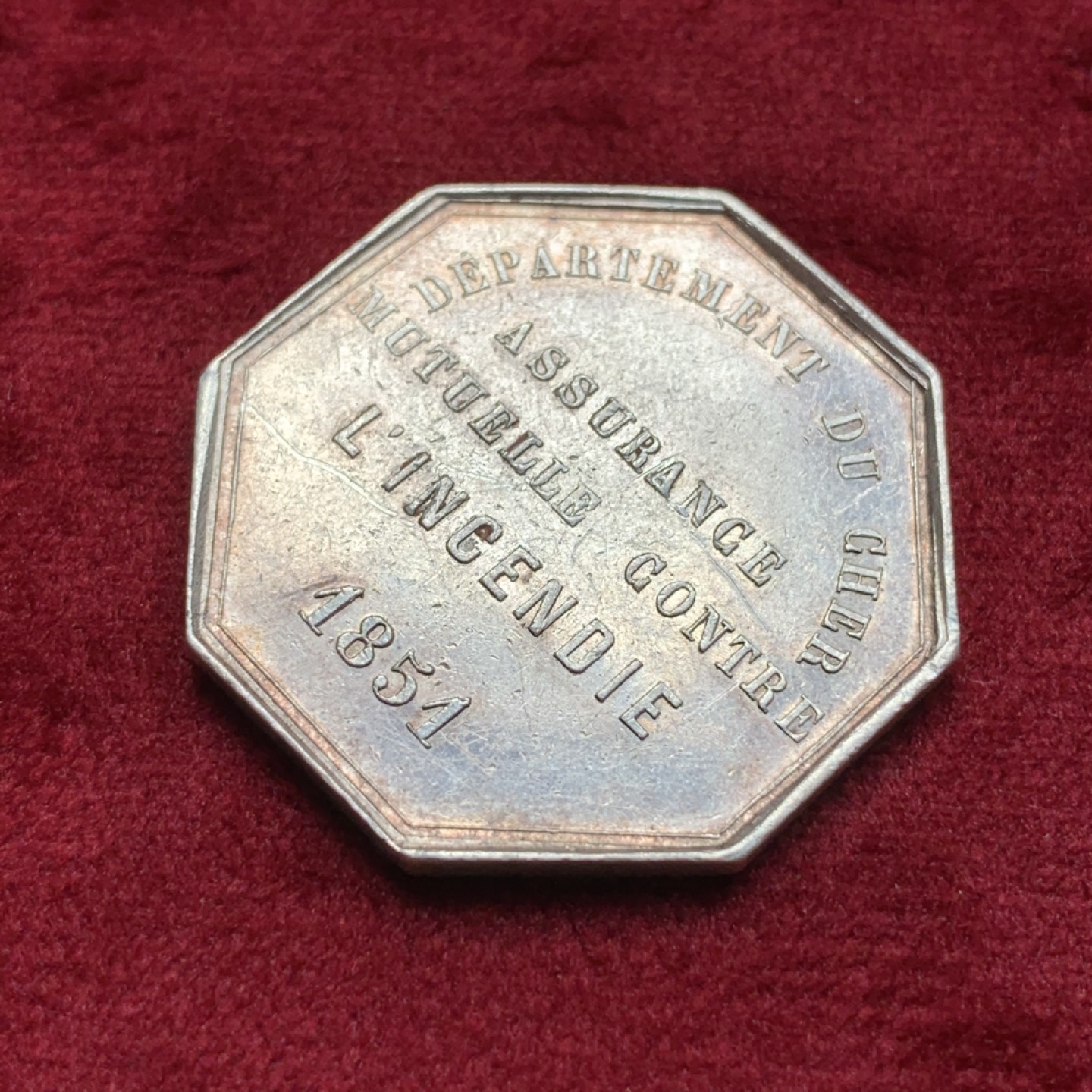 《竞宝斋》第69场-本周日，周一，周四.3场连拍（全场不限金额包邮） 法国1851年保险互助协会握手八角银章 29mm，8.1克，无边铭