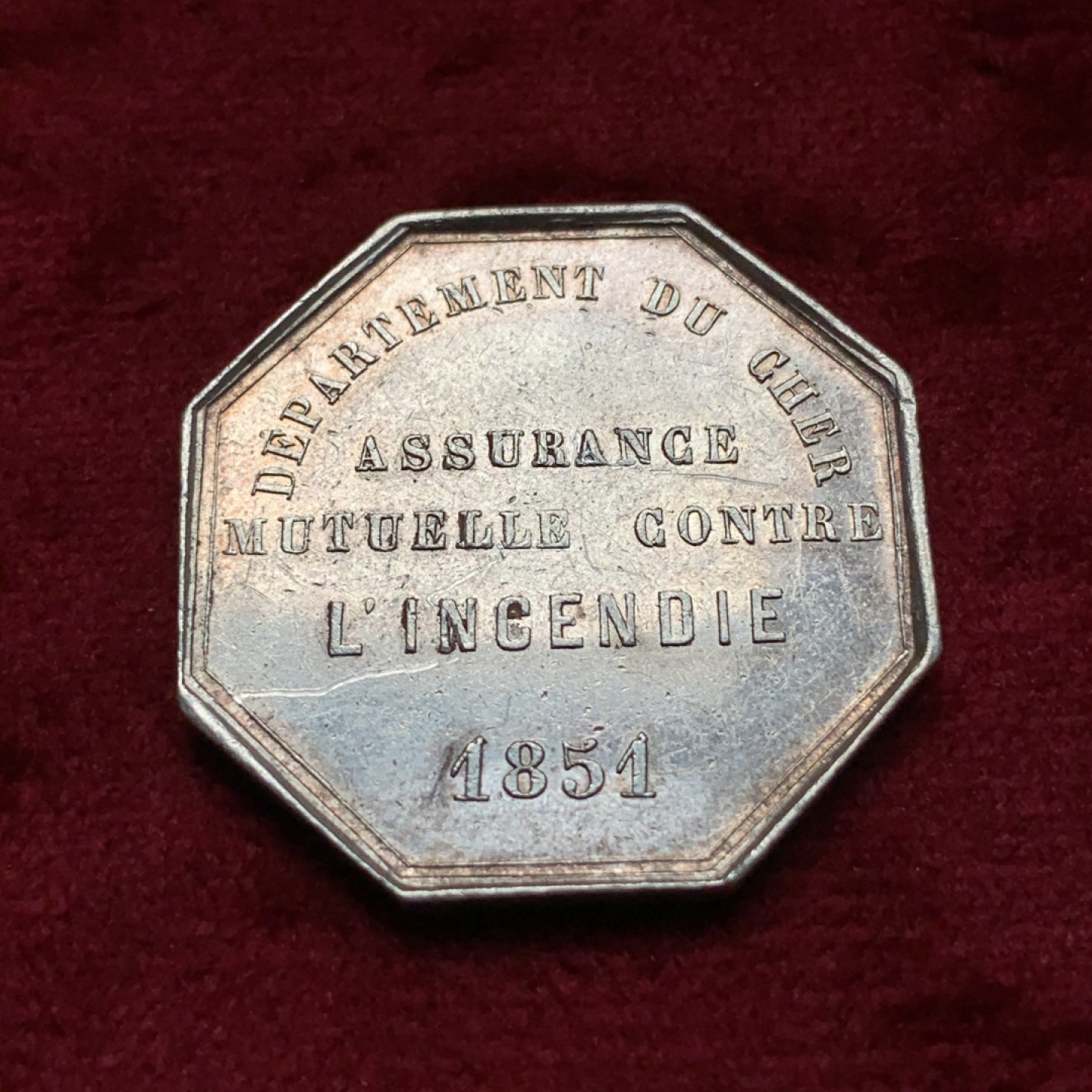 《竞宝斋》第69场-本周日，周一，周四.3场连拍（全场不限金额包邮） 法国1851年保险互助协会握手八角银章 29mm，8.1克，无边铭