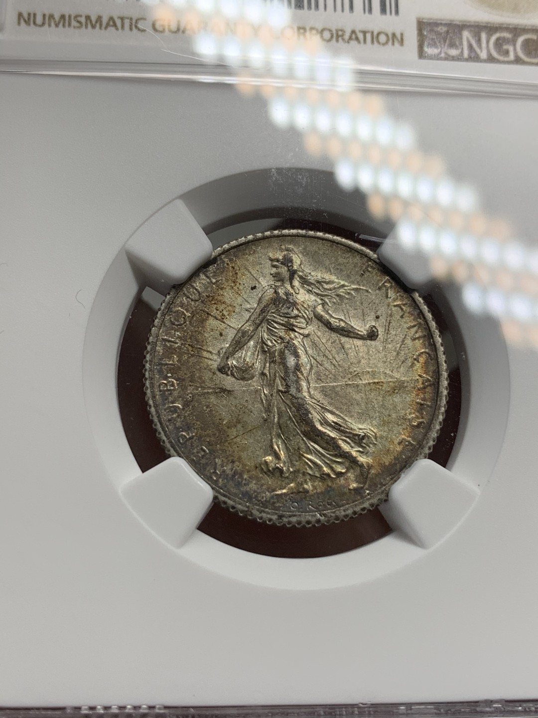 《竞宝斋》第69场-本周日，周一，周四.3场连拍（全场不限金额包邮） NGC AU 58 法国 1918年 行走 女神 1法郎 银币 早期品种 罗蒂设计 金色包浆 非常好