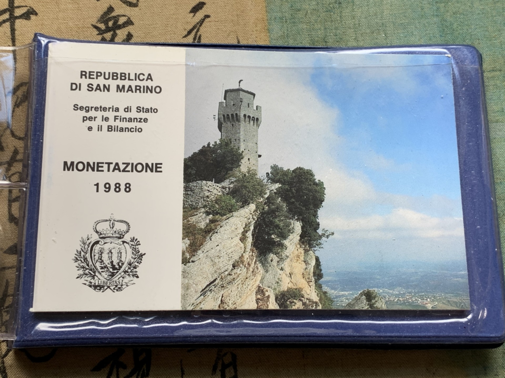 《竞宝斋》第69场-本周日，周一，周四.3场连拍（全场不限金额包邮） 圣马力诺1988年官方封装套币 最大一枚是银币