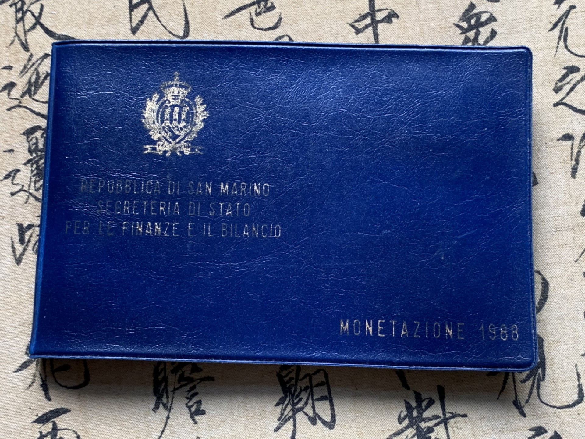 《竞宝斋》第69场-本周日，周一，周四.3场连拍（全场不限金额包邮） 圣马力诺1988年官方封装套币 最大一枚是银币