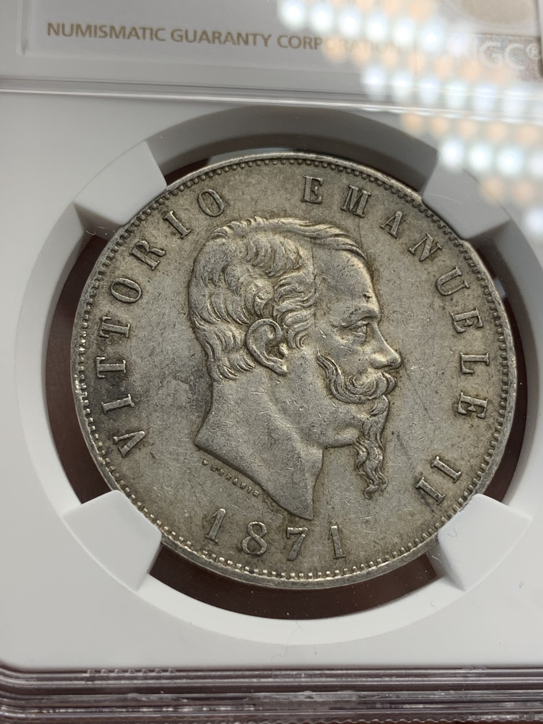 《竞宝斋》第69场-本周日，周一，周四.3场连拍（全场不限金额包邮） NGC AU50  意大利 1871年埃马努埃莱二世五里拉银币 原味包浆 给分难得  状态好