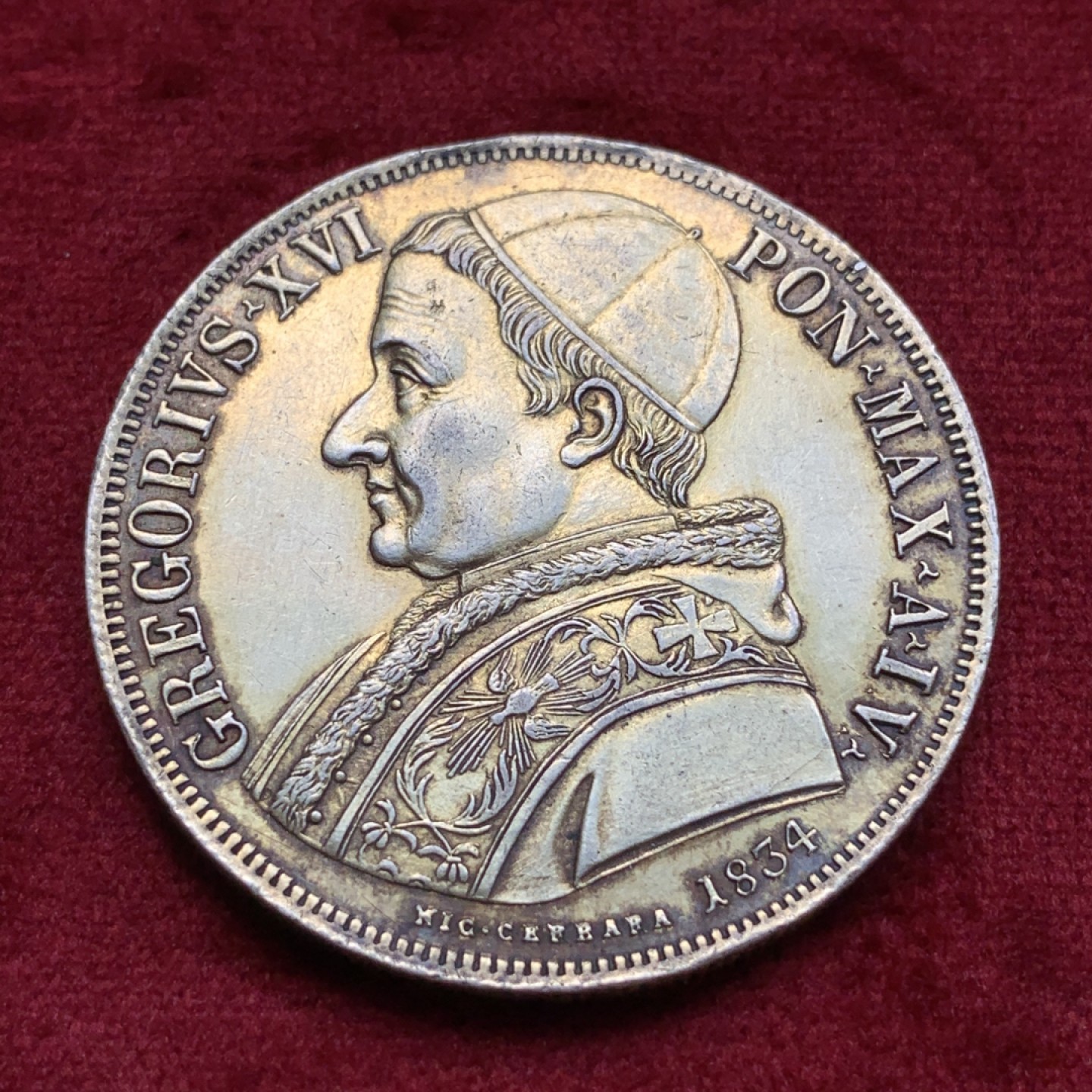 《竞宝斋》第69场-本周日，周一，周四.3场连拍（全场不限金额包邮） 意大利教皇国1834年耶稣降生纪念1SCUDO大银币有鎏金