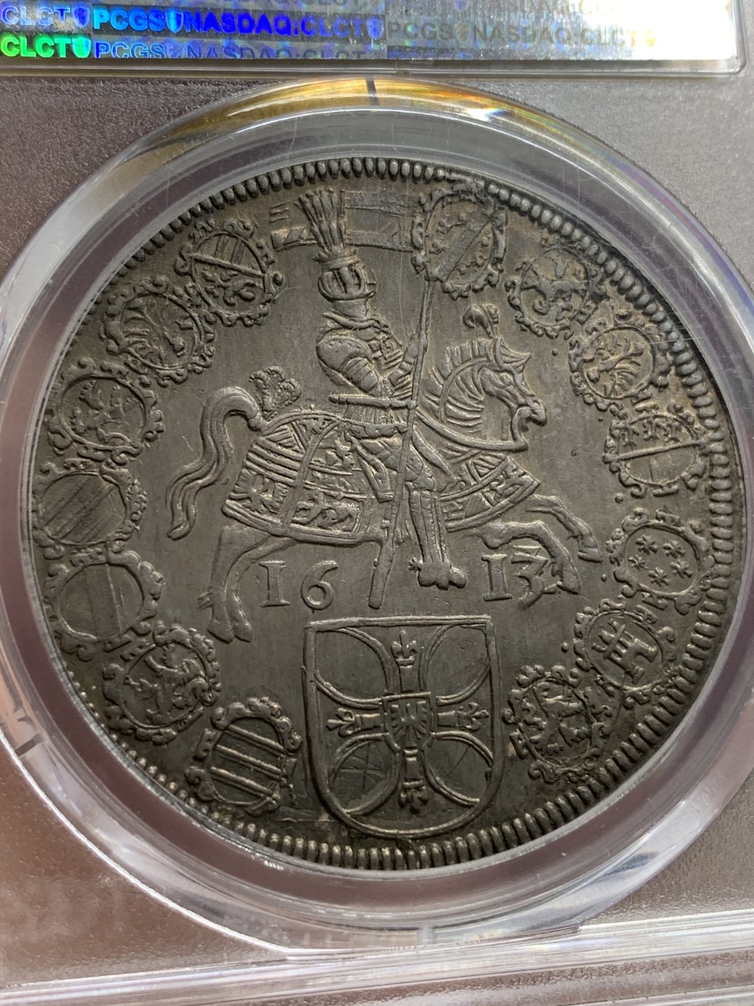 《竞宝斋》第69场-本周日，周一，周四.3场连拍（全场不限金额包邮） PCGS UNC 1613/2年条顿骑士团泰勒 大热品种，背面的骑士盾徽极美，铁灰色包浆，如果背面6点位置没有那两划 可惜了，高价品种