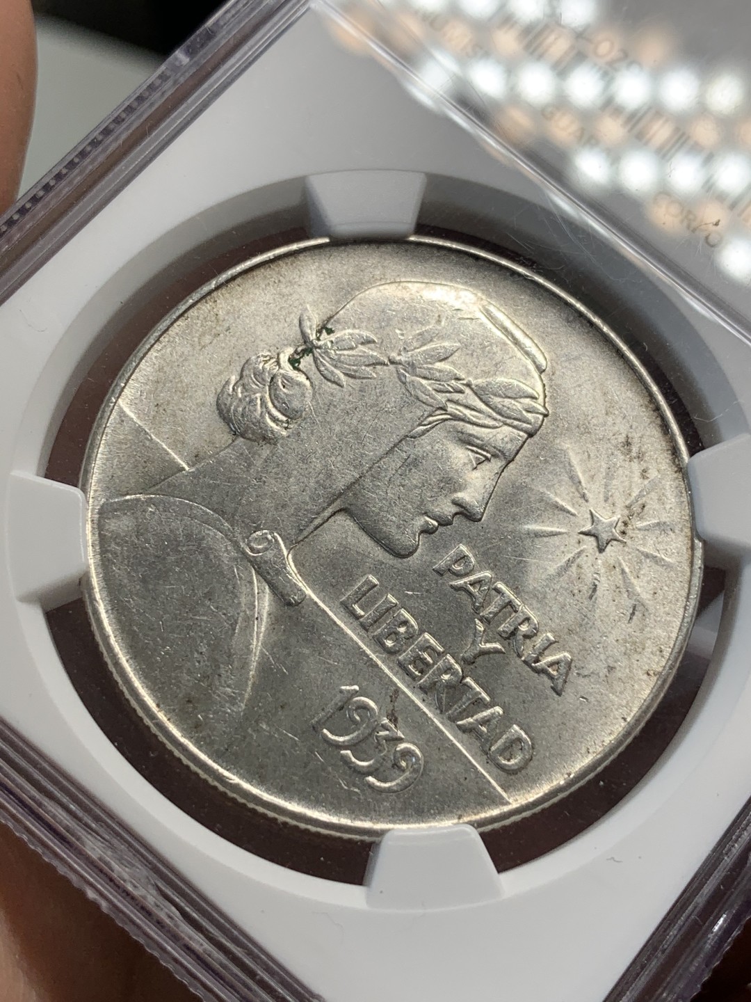 《竞宝斋》第69场-本周日，周一，周四.3场连拍（全场不限金额包邮） NGC MS62 古巴1939年经典ABC女神一比索银币